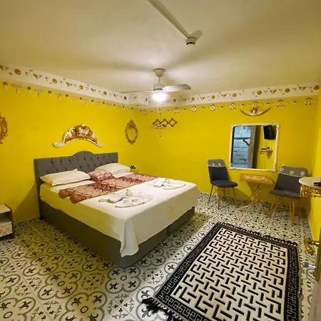 Lamur Hotel