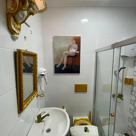 Lamur Hotel *