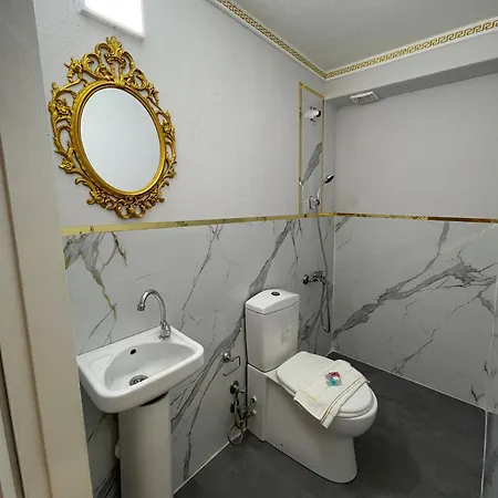 Lamur Hotel *