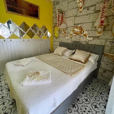 Hotel Lamur *