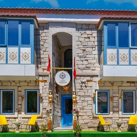 Hotel Lamur *