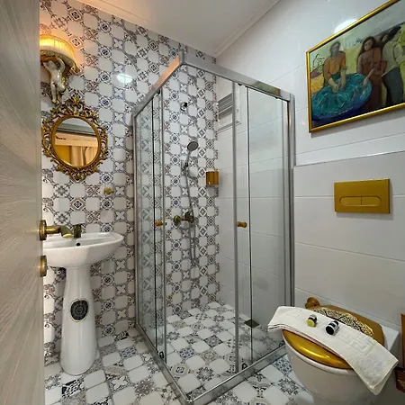 Hotel Lamur *